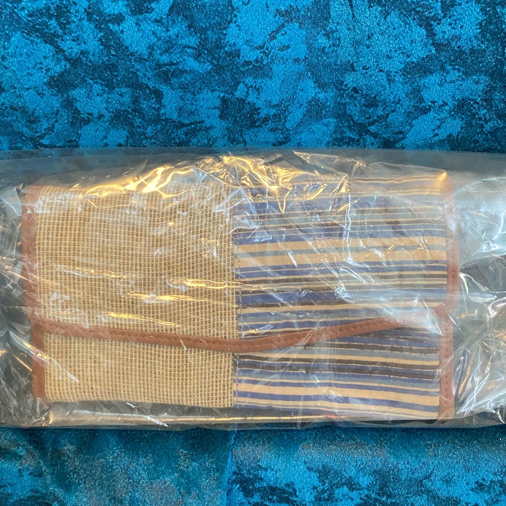 🎁Brand new Clutch/wallet - Picture 3 of 9